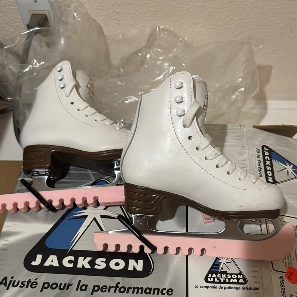 JACKSON White Ice Skates with Pink Guards